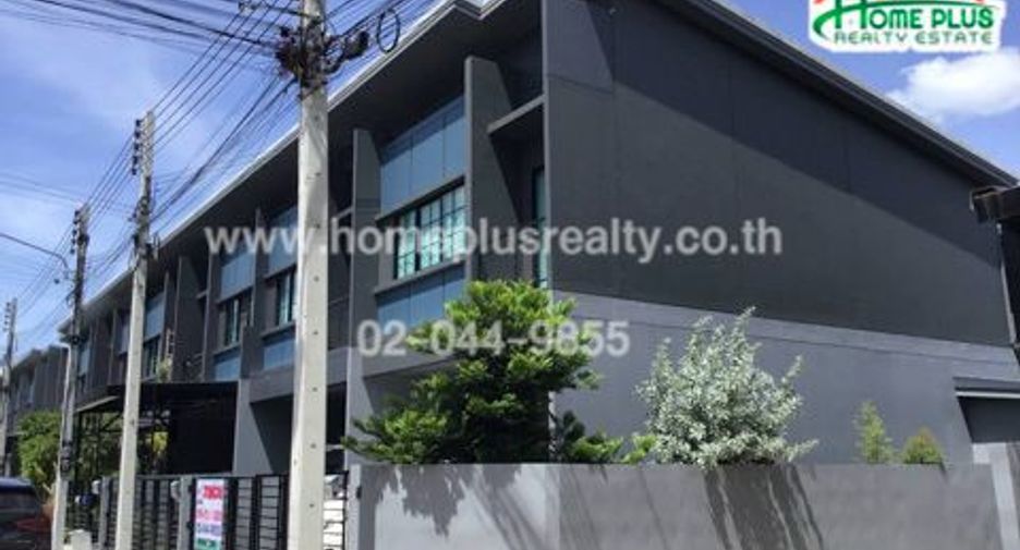 For sale 4 bedrooms townhouse in Mueang Pathum Thani, Pathum Thani