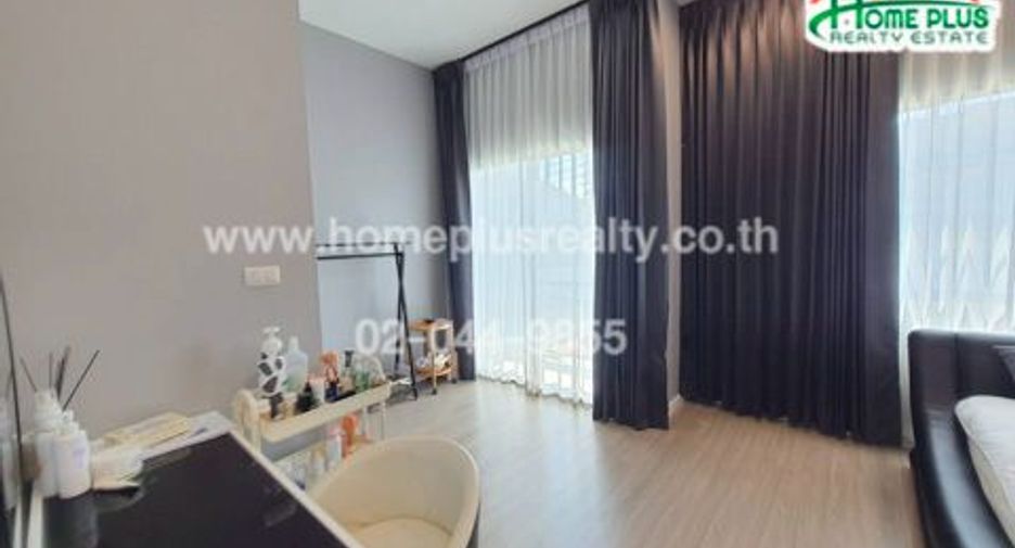For sale 4 bedrooms townhouse in Mueang Pathum Thani, Pathum Thani