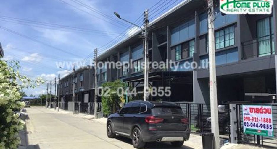 For sale 4 bedrooms townhouse in Mueang Pathum Thani, Pathum Thani