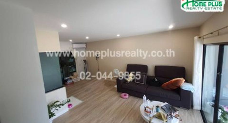 For sale 4 bedrooms townhouse in Mueang Pathum Thani, Pathum Thani