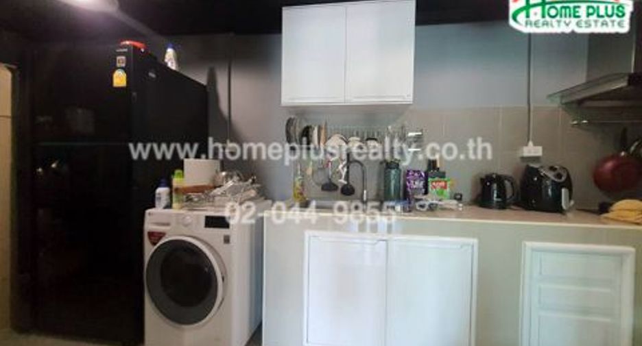 For sale 4 bedrooms townhouse in Mueang Pathum Thani, Pathum Thani