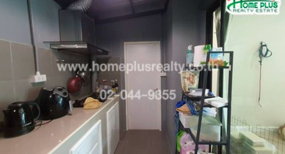 For sale 4 bedrooms townhouse in Mueang Pathum Thani, Pathum Thani