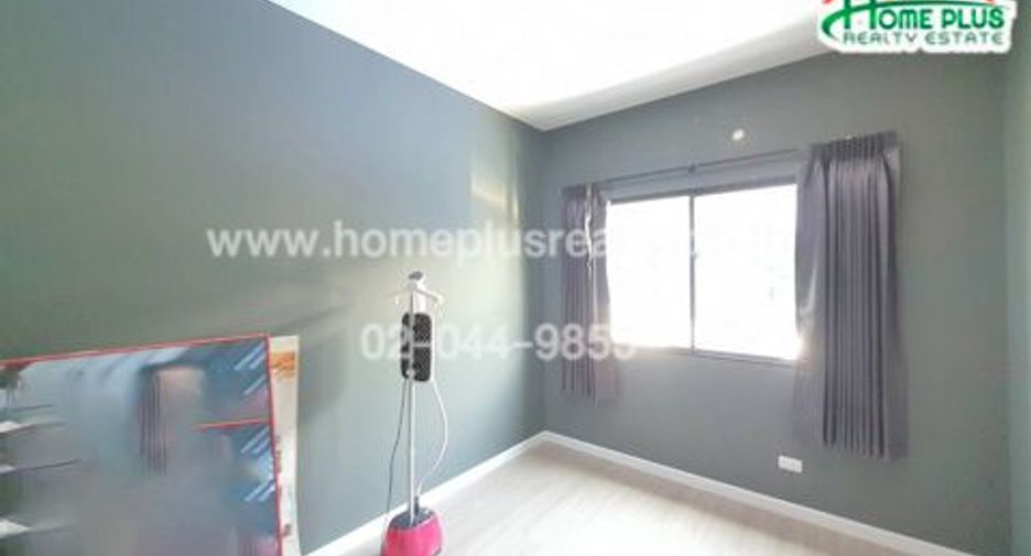 For sale 4 bedrooms townhouse in Mueang Pathum Thani, Pathum Thani