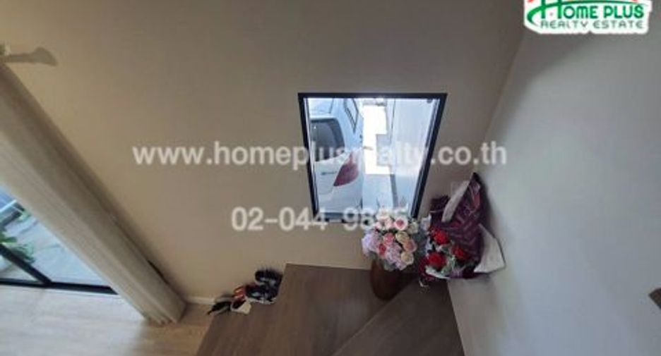 For sale 4 bedrooms townhouse in Mueang Pathum Thani, Pathum Thani