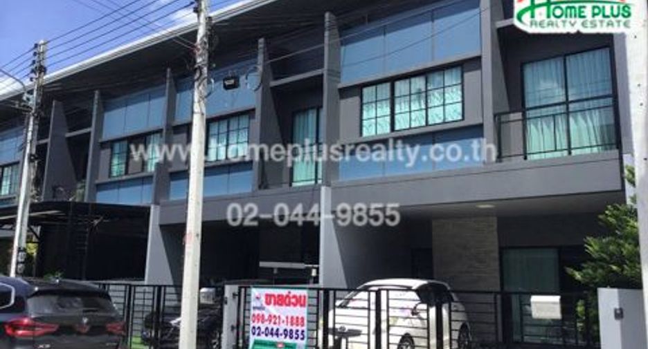 For sale 4 bedrooms townhouse in Mueang Pathum Thani, Pathum Thani