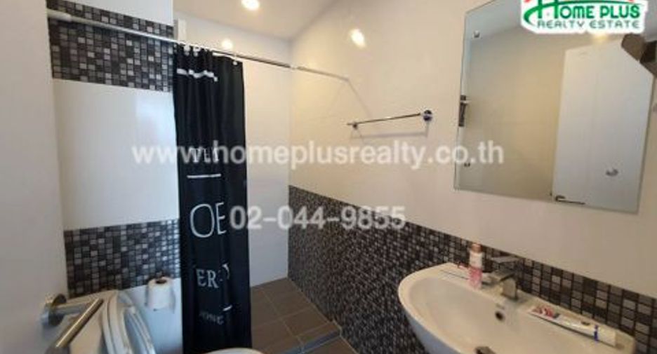 For sale 4 bedrooms townhouse in Mueang Pathum Thani, Pathum Thani
