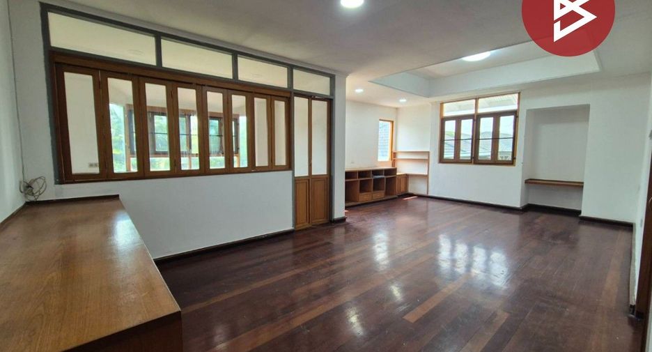 For sale 4 bed house in Sam Phran, Nakhon Pathom