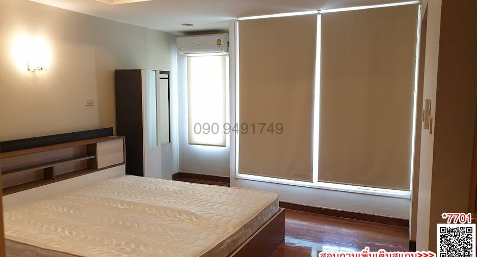 For rent 4 bed townhouse in Chatuchak, Bangkok