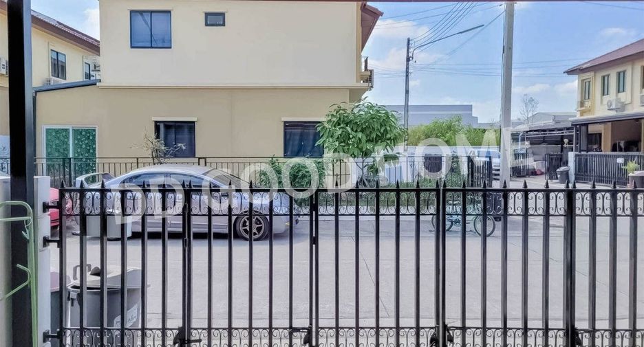 Продажа 4 спальни таунхаус в Krathum Baen, Самутсакхон