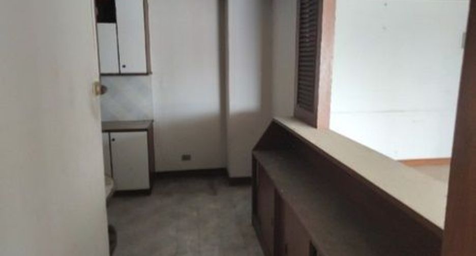 For sale 3 bedrooms apartment in Bangkok Noi, Bangkok