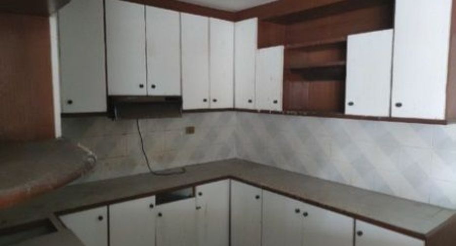 For sale 3 bedrooms apartment in Bangkok Noi, Bangkok