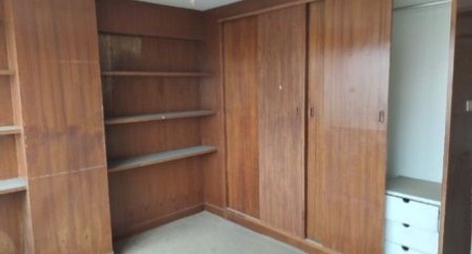 For sale 3 bedrooms apartment in Bangkok Noi, Bangkok