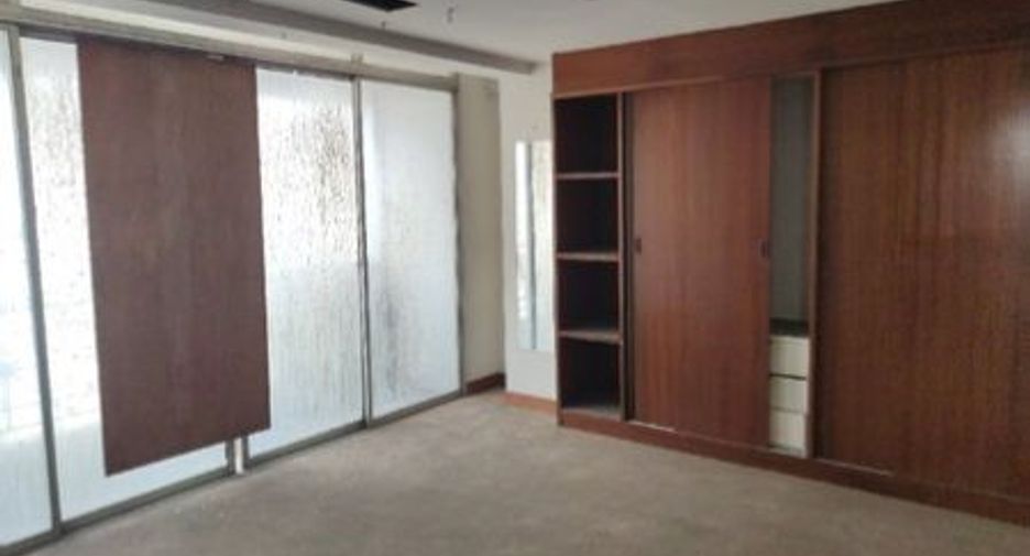 For sale 3 bedrooms apartment in Bangkok Noi, Bangkok