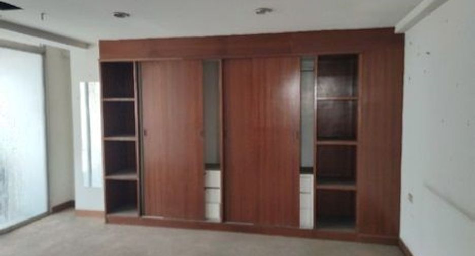 For sale 3 bedrooms apartment in Bangkok Noi, Bangkok