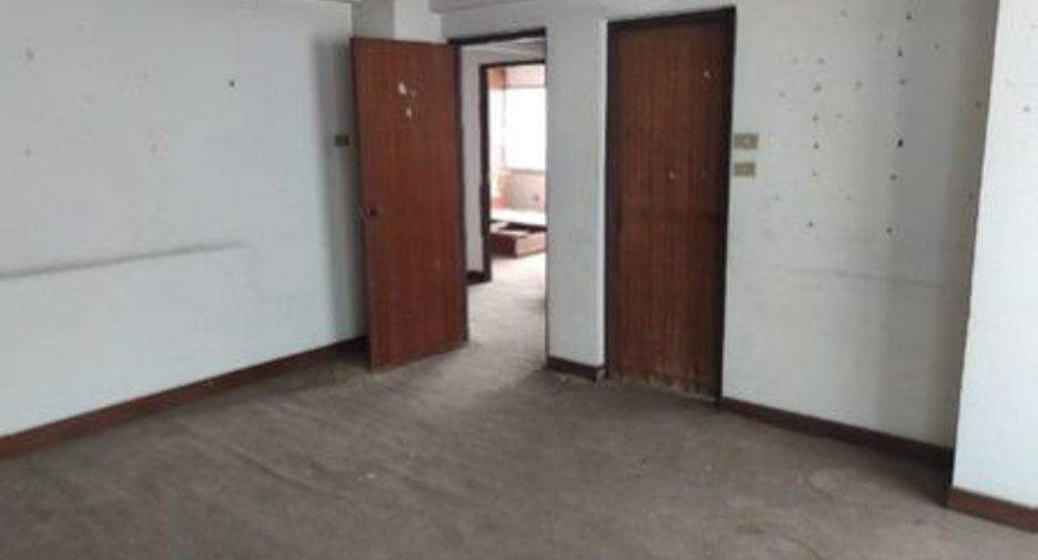 For sale 3 bedrooms apartment in Bangkok Noi, Bangkok