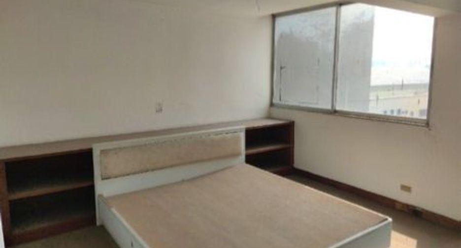 For sale 3 bedrooms apartment in Bangkok Noi, Bangkok