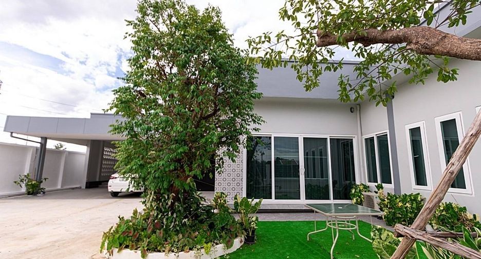 For rent 4 bed villa in Saraphi, Chiang Mai