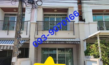 For rent 3 bed townhouse in Bang Kapi, Bangkok