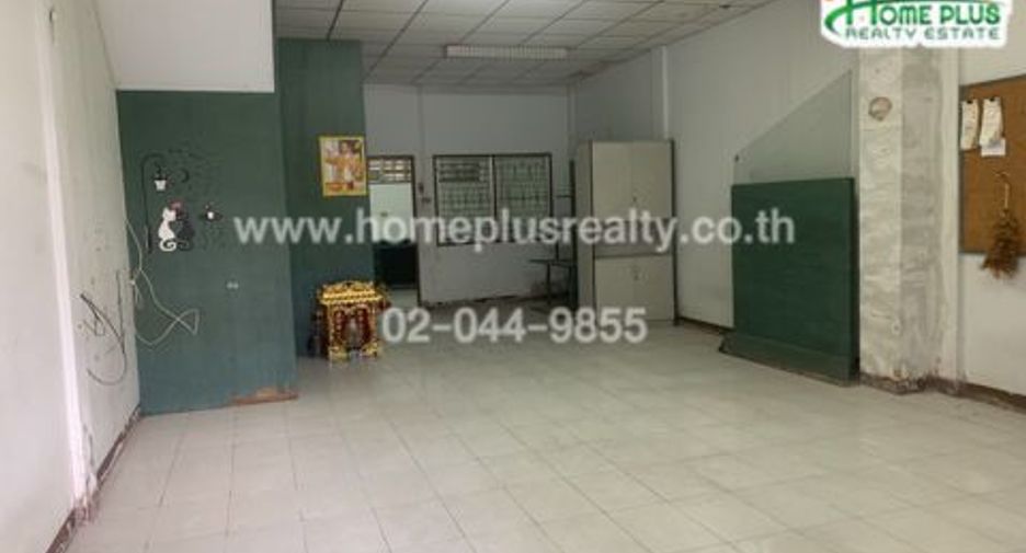For sale 3 bedrooms townhouse in Huai Khwang, Bangkok