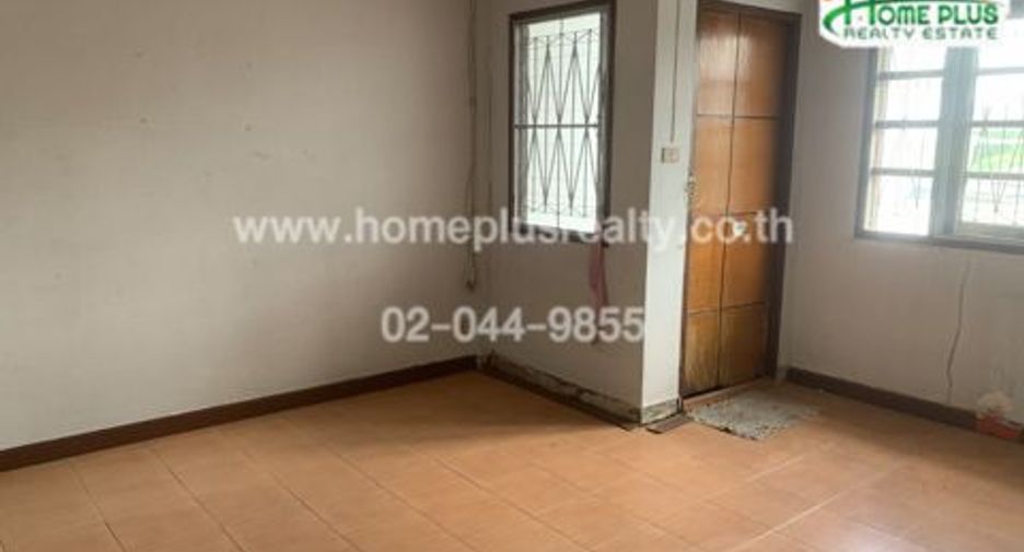For sale 3 bedrooms townhouse in Huai Khwang, Bangkok