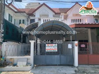 For sale 3 bedrooms townhouse in Huai Khwang, Bangkok