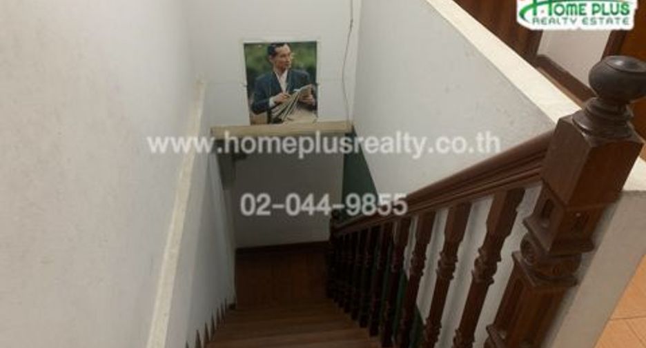 For sale 3 bedrooms townhouse in Huai Khwang, Bangkok