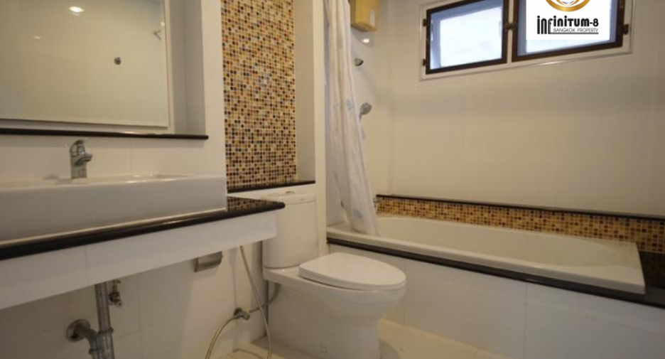 For rent 5 bedrooms house in Mueang Samut Prakan, Samut Prakan