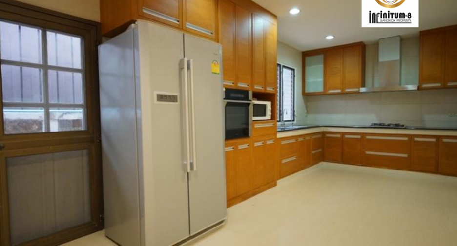 For rent 5 bedrooms house in Mueang Samut Prakan, Samut Prakan