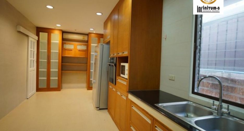 For rent 5 bedrooms house in Mueang Samut Prakan, Samut Prakan