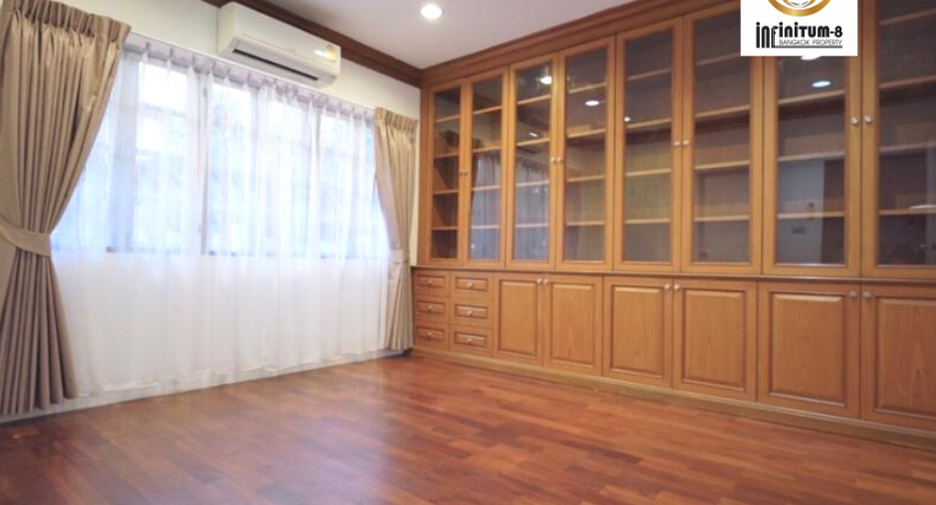 For rent 5 bedrooms house in Mueang Samut Prakan, Samut Prakan
