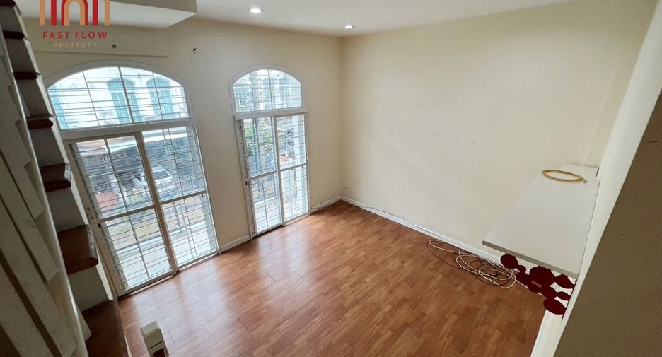 Casa adosada en venta de 3 habitaciones en Prawet, Bangkok