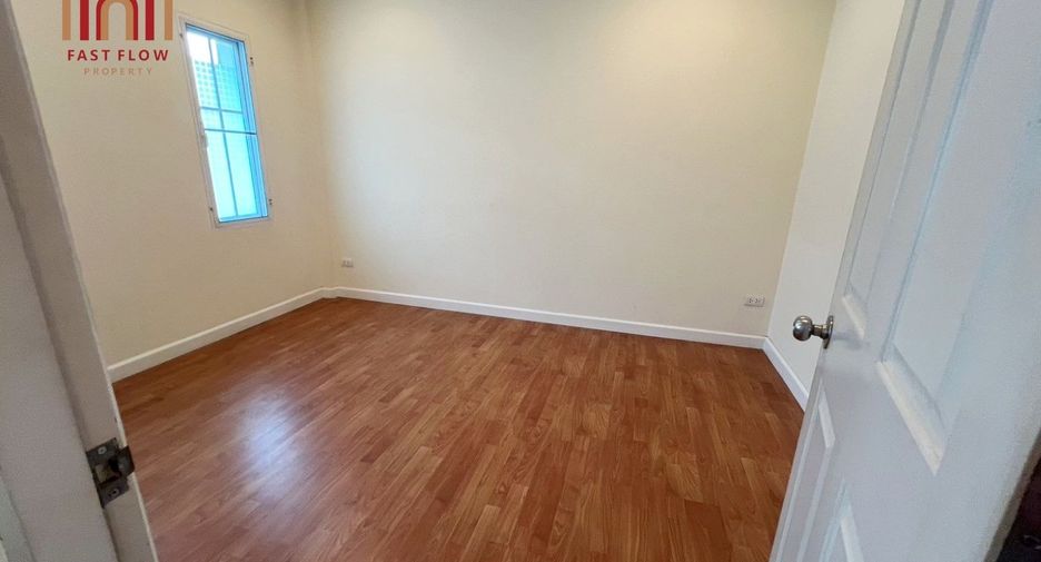 Casa adosada en venta de 3 habitaciones en Prawet, Bangkok