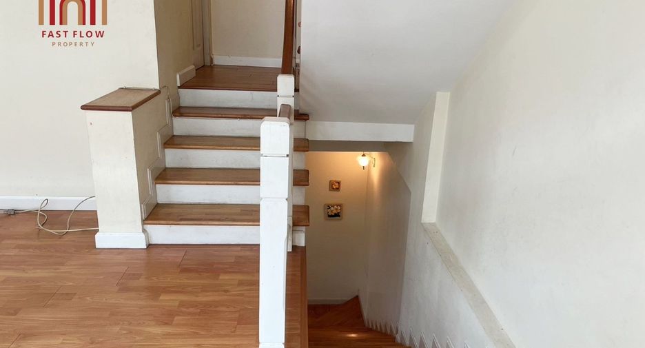 Casa adosada en venta de 3 habitaciones en Prawet, Bangkok