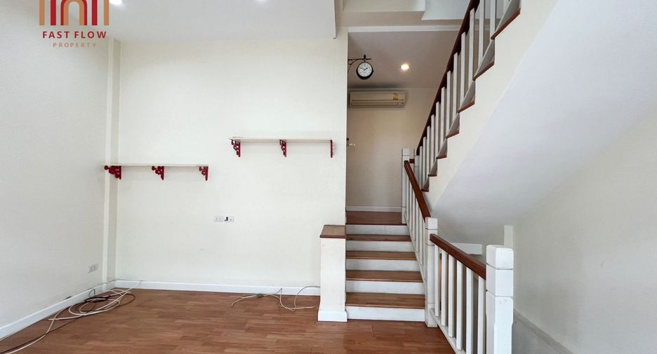 Casa adosada en venta de 3 habitaciones en Prawet, Bangkok
