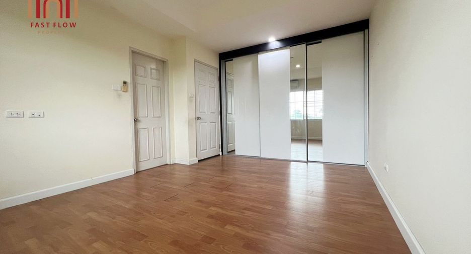Casa adosada en venta de 3 habitaciones en Prawet, Bangkok