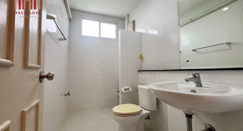 Casa adosada en venta de 3 habitaciones en Prawet, Bangkok