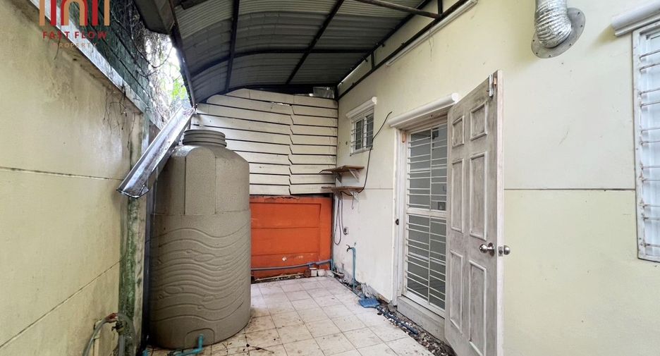 Casa adosada en venta de 3 habitaciones en Prawet, Bangkok