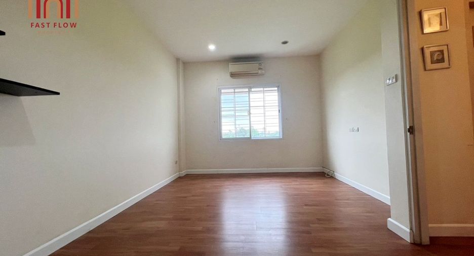 Casa adosada en venta de 3 habitaciones en Prawet, Bangkok