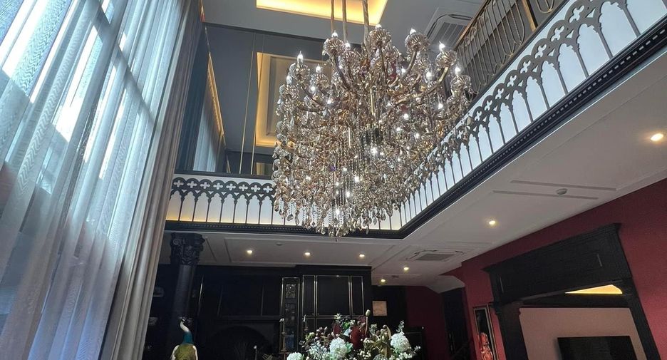 For sale 5 bedrooms house in Khan Na Yao, Bangkok