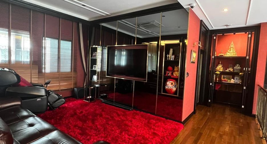 For sale 5 bedrooms house in Khan Na Yao, Bangkok
