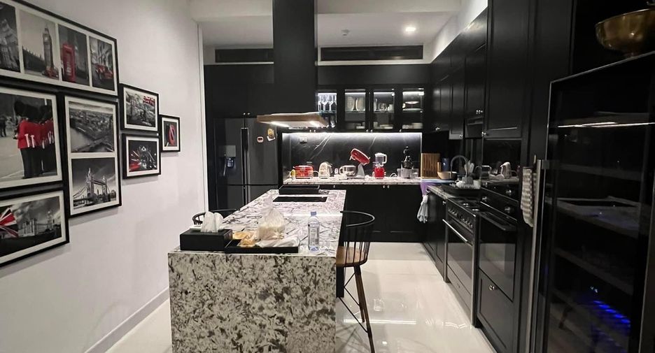 For sale 5 bedrooms house in Khan Na Yao, Bangkok