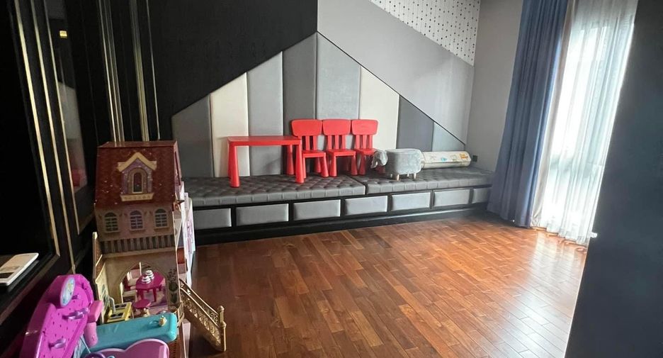 For sale 5 bedrooms house in Khan Na Yao, Bangkok