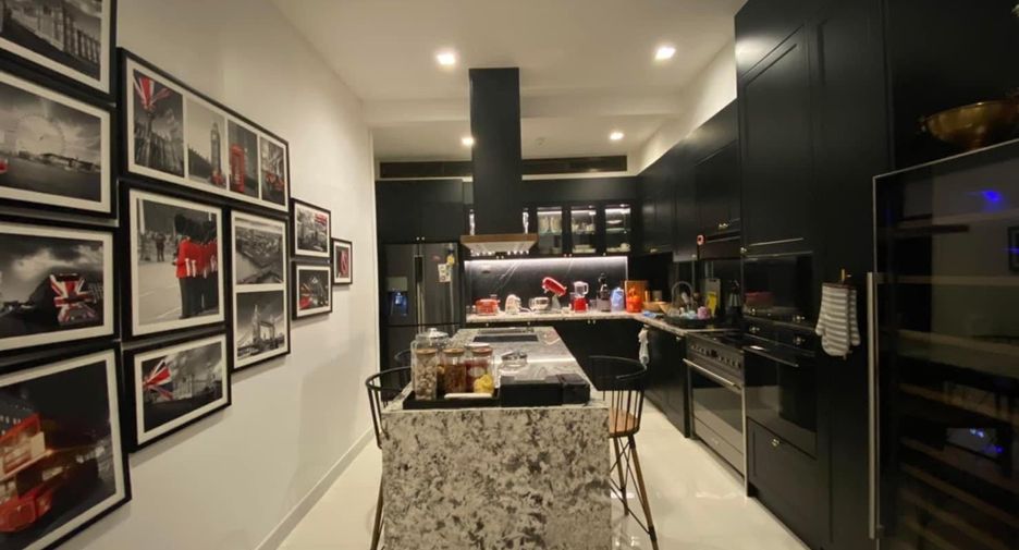 For sale 5 bedrooms house in Khan Na Yao, Bangkok