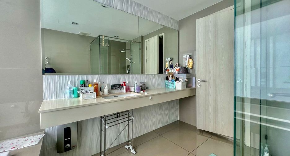 For sale 2 bed condo in Khlong Toei, Bangkok