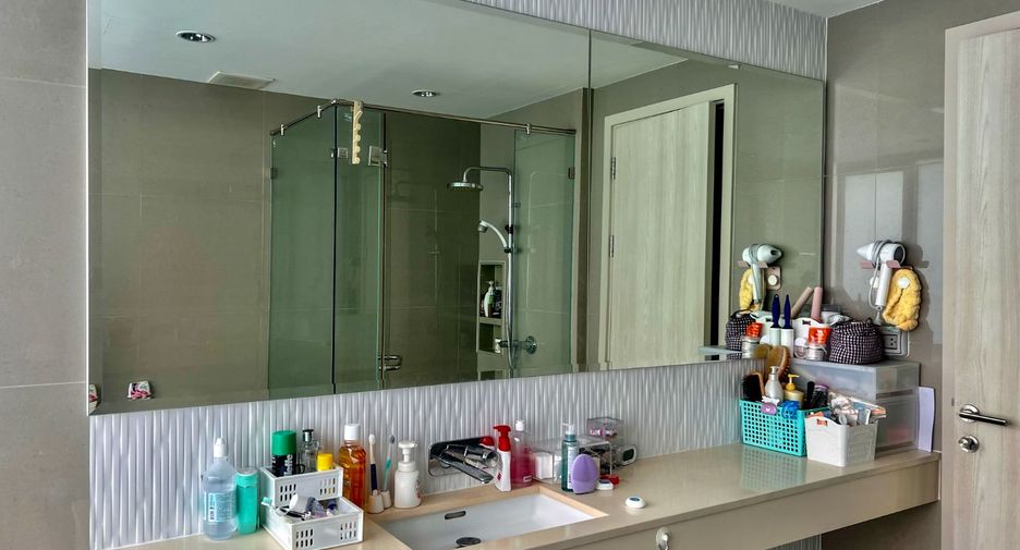 For sale 2 bed condo in Khlong Toei, Bangkok