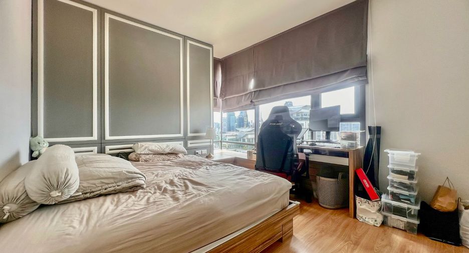 For sale 2 bed condo in Khlong Toei, Bangkok