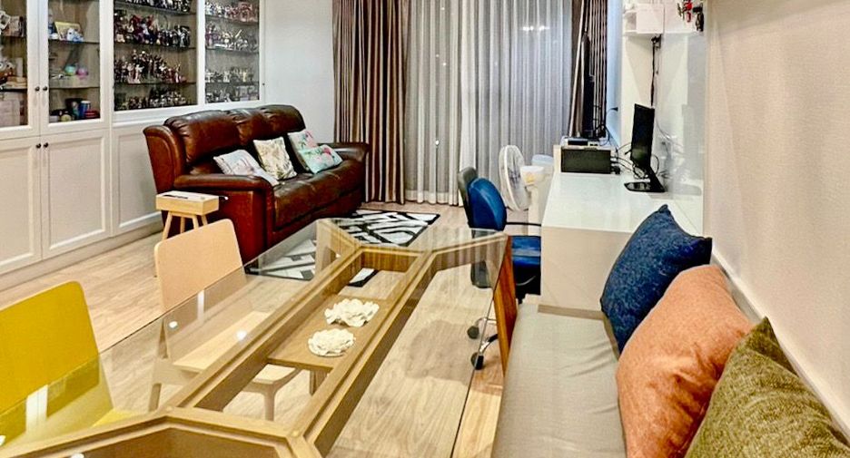 For sale 2 bed condo in Khlong Toei, Bangkok