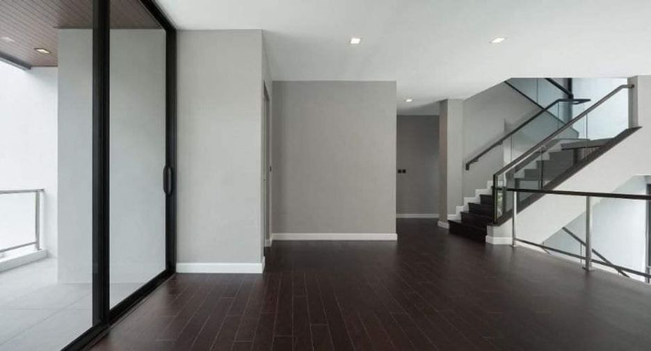 For sale 4 bedrooms villa in Don Mueang, Bangkok