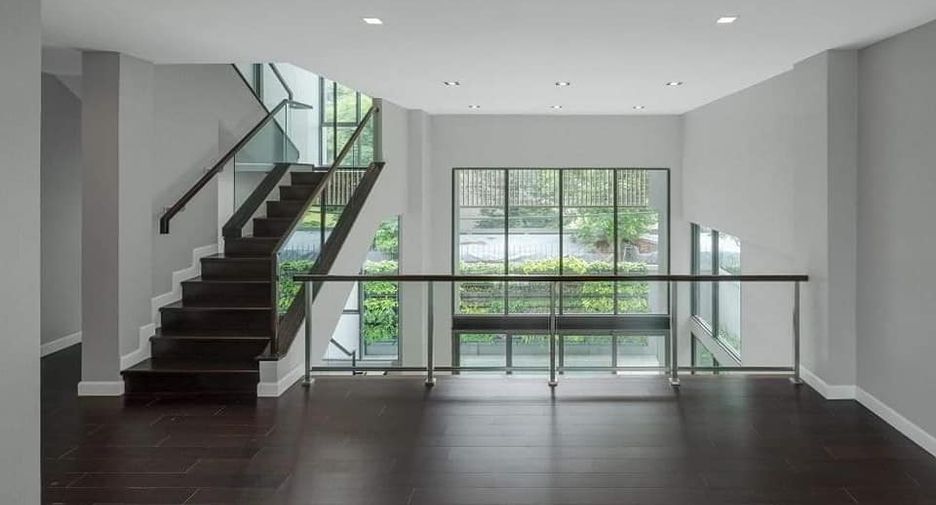 For sale 4 bedrooms villa in Don Mueang, Bangkok