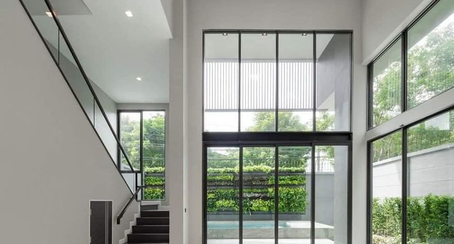 For sale 4 bedrooms villa in Don Mueang, Bangkok